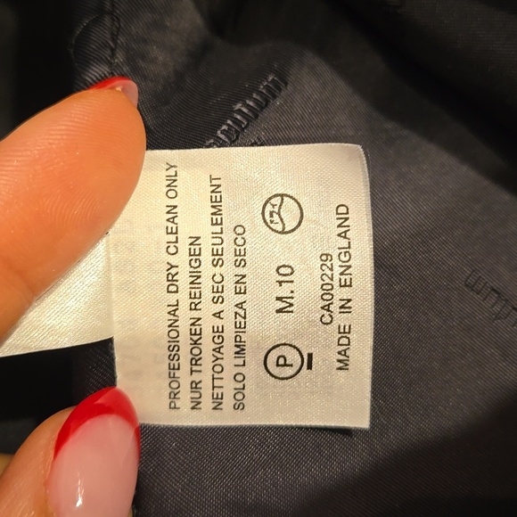 Aquascutum London Black Blazer with Gold Buttons - Picture 13 of 15